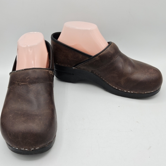 Dansko classic clog shoes size 40 US size 9.5 / 10 - Picture 2 of 16